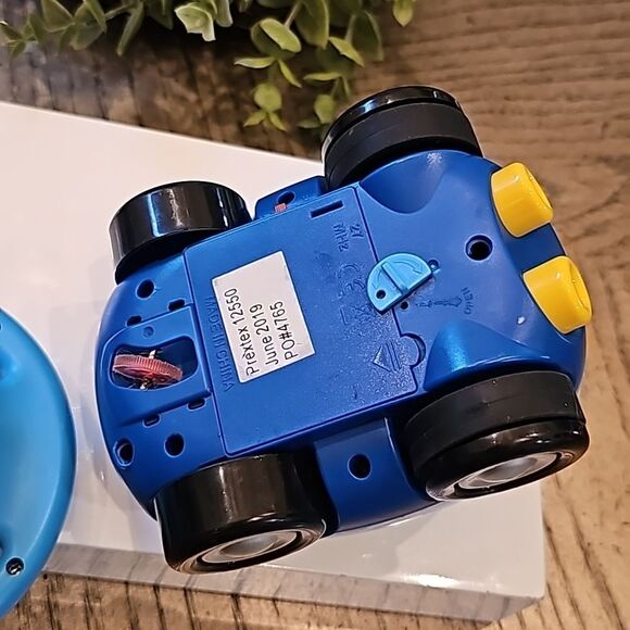 Police race car with remote and sounds - Picture 6 of 7